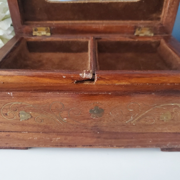 Hand Carved Wood Jewlery Box with Bronze Inlay and Working Lock System - Picture 11 of 14